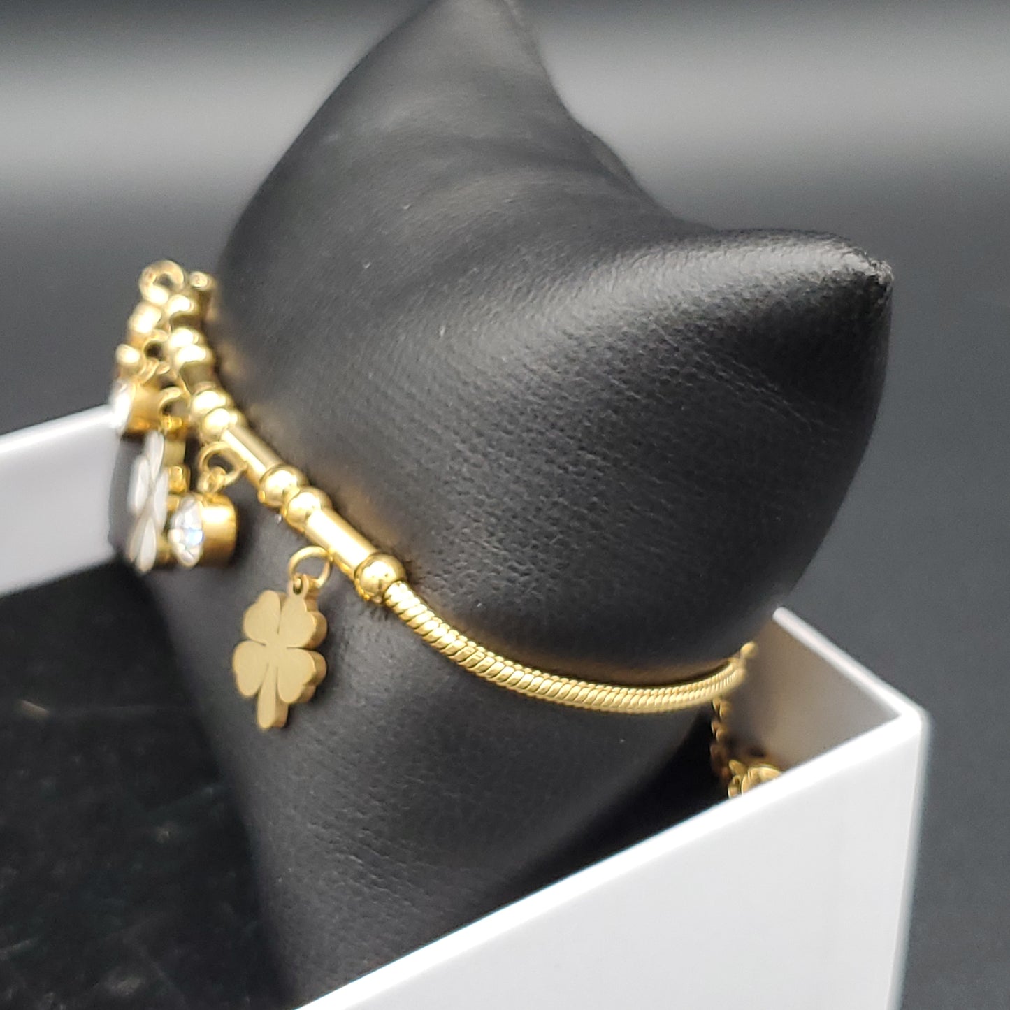 Four leaves v*an cleef Bracelet
