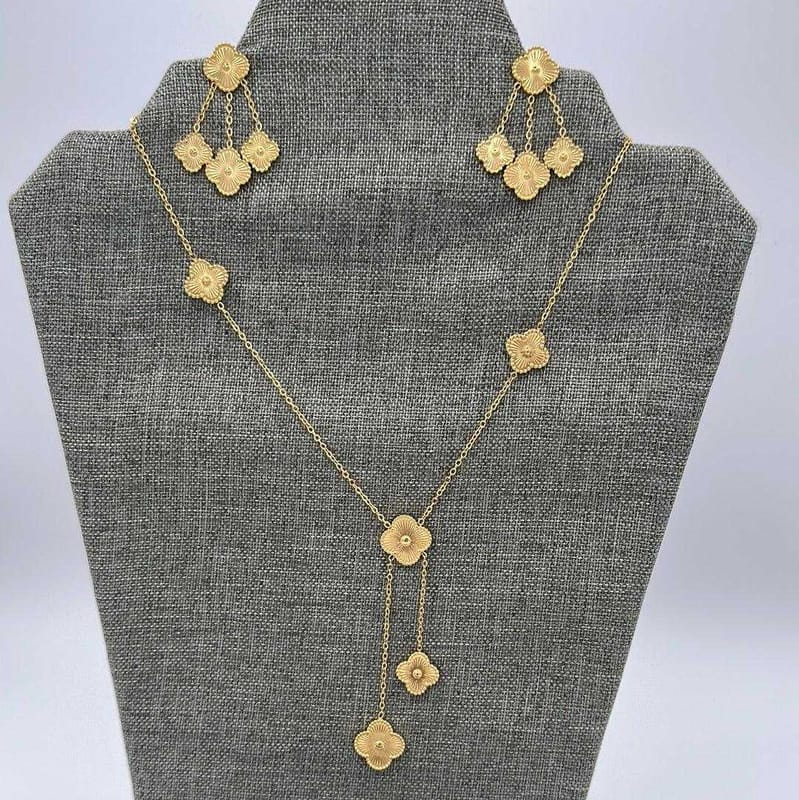 Chic Elegant Clover Set | 18K Gold Plated Siwar Gallery