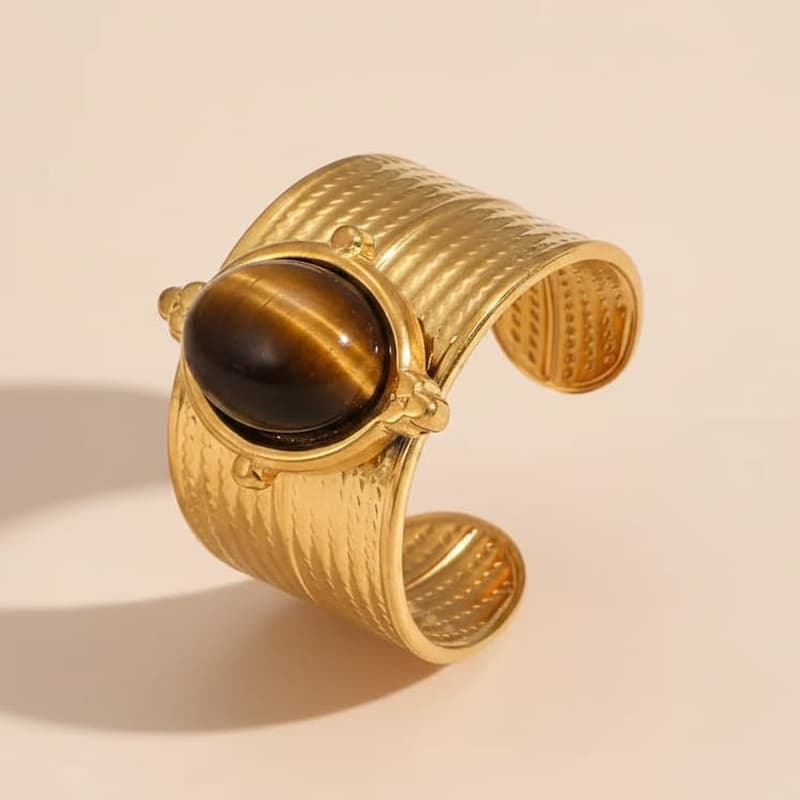 Gold bracelet with a central stone, showing measurements and weight on a white background