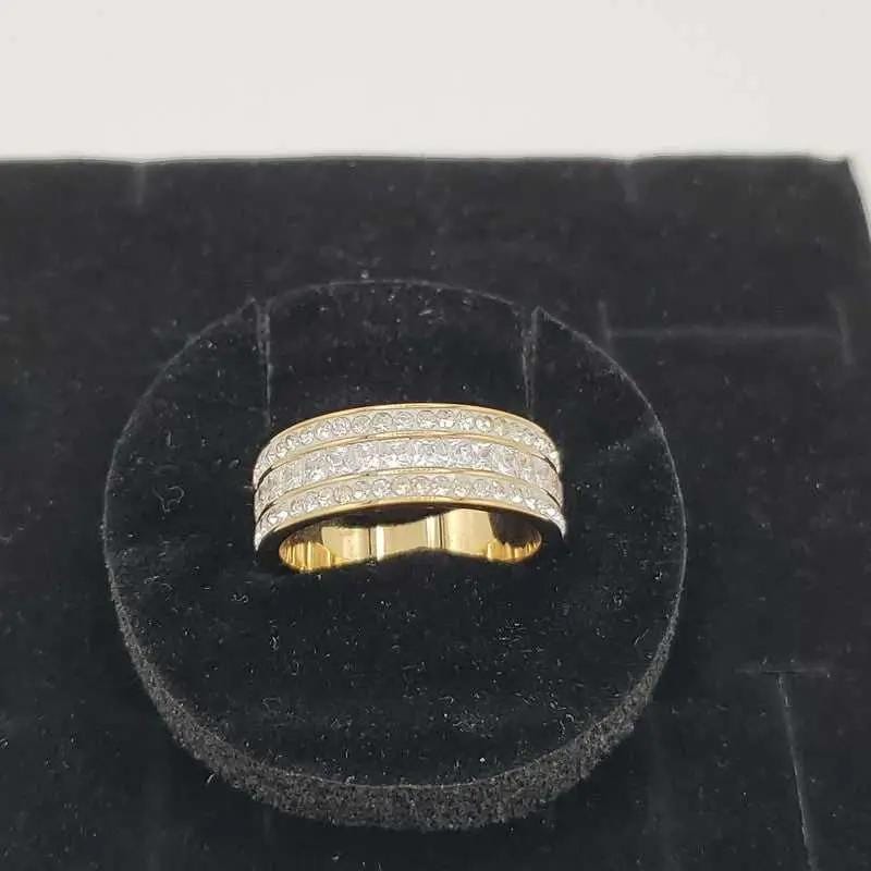 Classic Wedding Ring in Gold finish, with cubic zirconia stone on stones