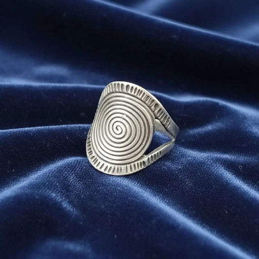 Classic Whirlpool Ring in Silver finish on a blue velvet background