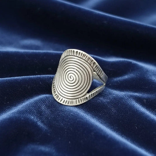 Classic Whirlpool Ring in Silver finish on a blue velvet background