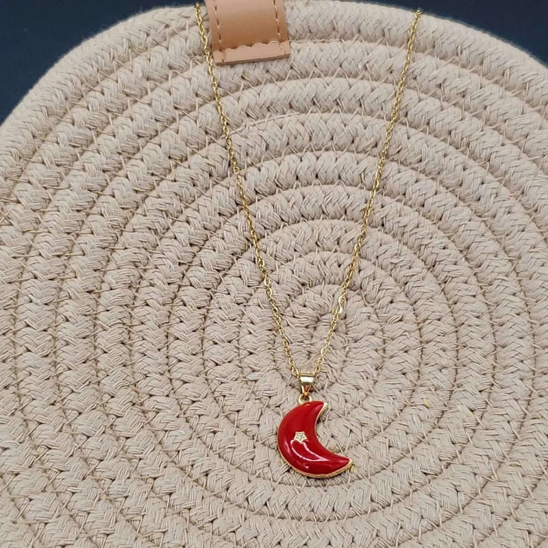 Crescent Moon Necklace | 18K Gold Plated Siwar Gallery
