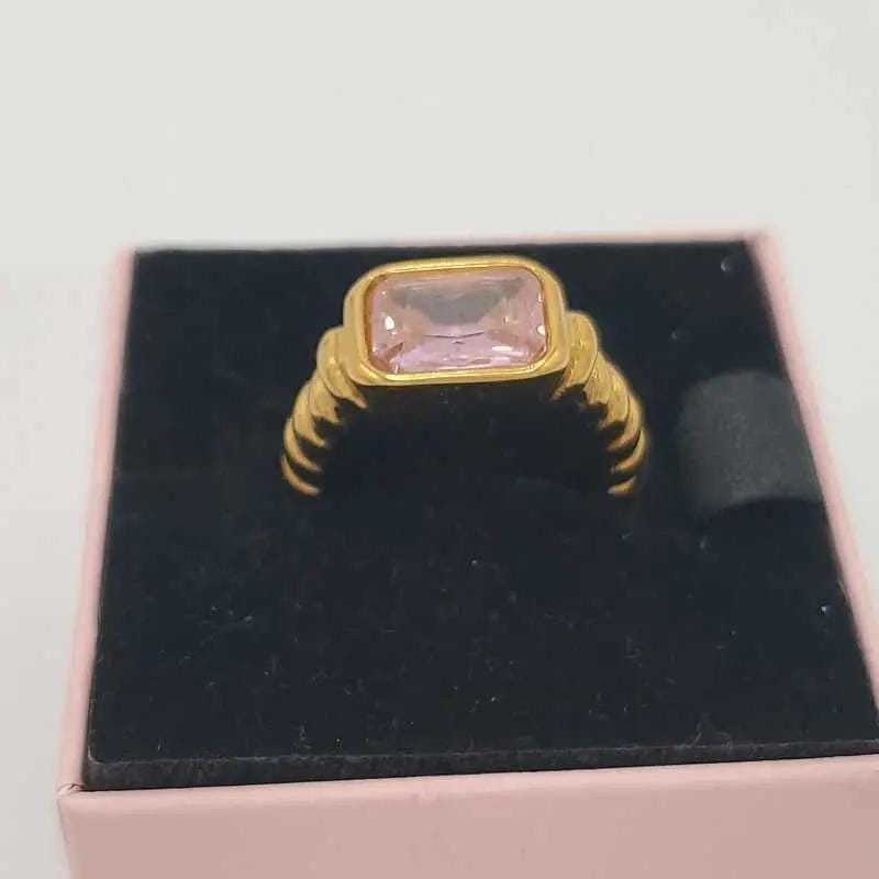 Elegant Big Stone Ring - Gold Plated Stainless Steel in Gold finish, with cubic zirconia stone on the band