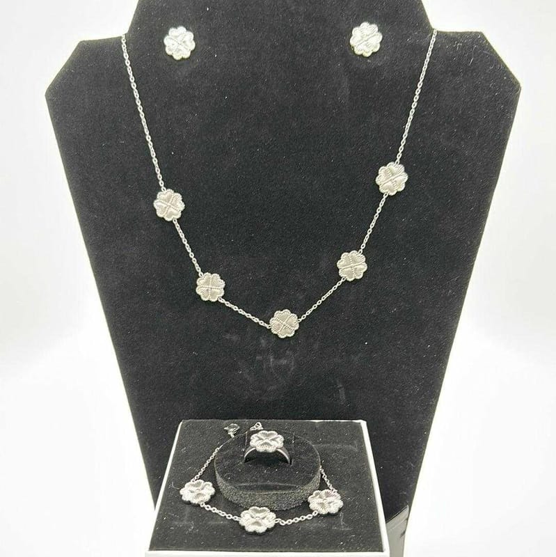 Clover Flower 3-Piece Set | 18K Gold Plated Siwar Gallery
