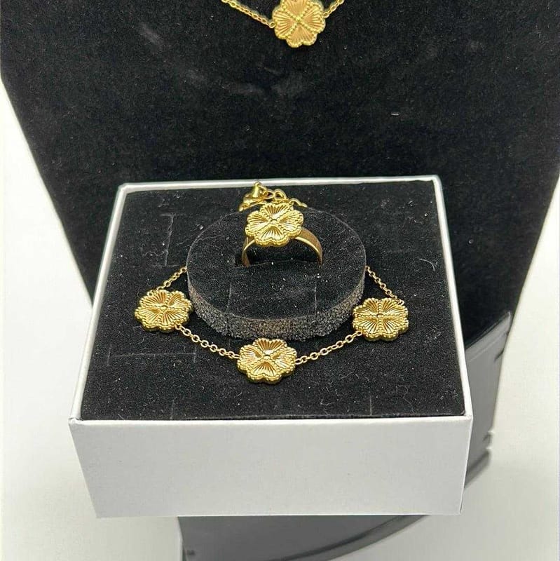 Clover Flower 3-Piece Set | 18K Gold Plated Siwar Gallery
