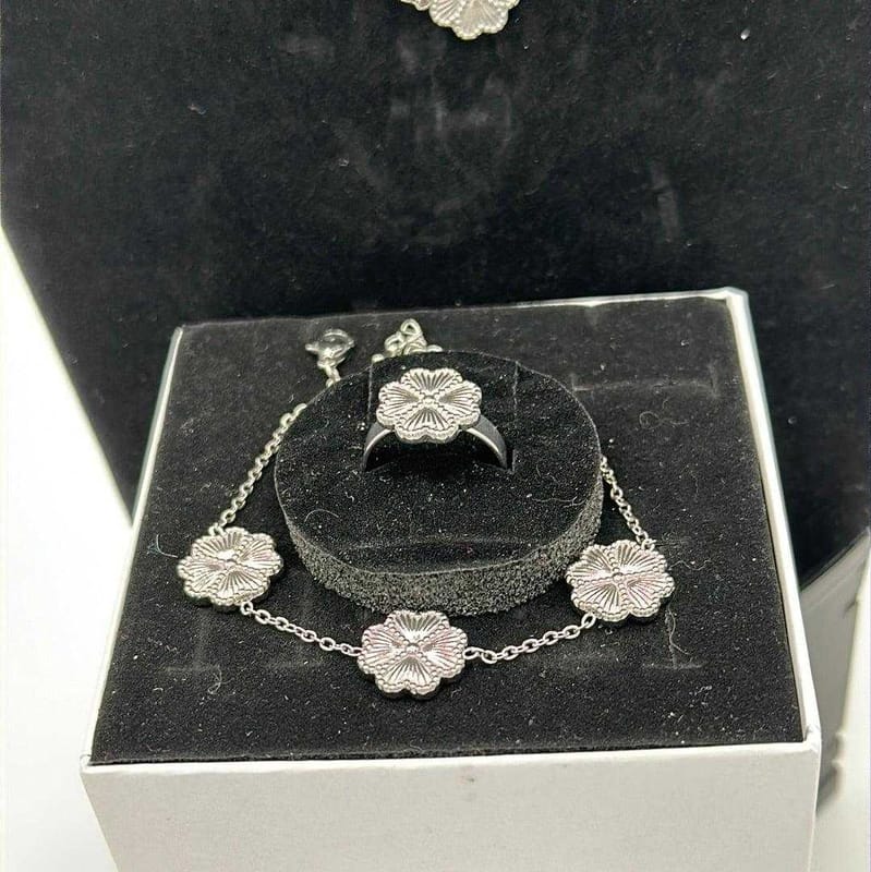 Clover Flower 3-Piece Set | 18K Gold Plated Siwar Gallery
