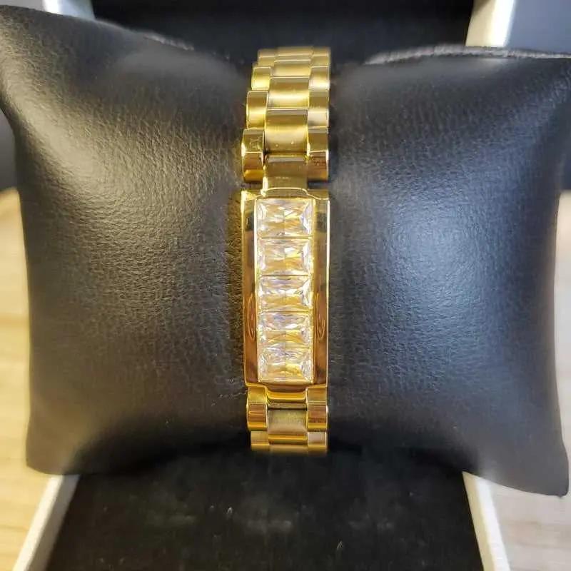 Luxury Bracelet in Gold finish on stones